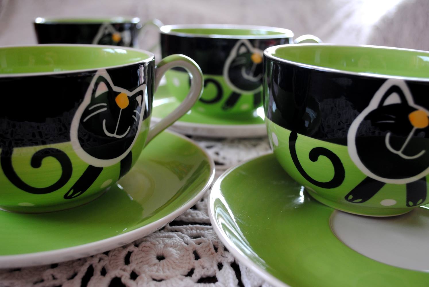 Šálky na čaj - zelená mačka