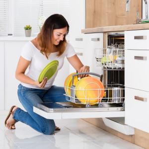 Umývačka riadu nie je iba na umývanie riadu. Čo všetko vyčistí za vás?