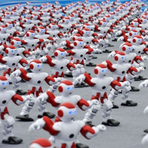 1 007 tancujúcich robotov vytvorilo v Číne svetový rekord
